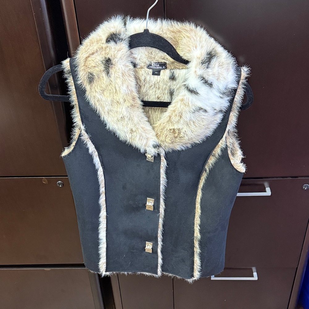 Faux Fur Trimmed Black Vest by Lisa Petite Small
